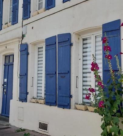 Residence Les Volets Bleus: Studio De 30 M² Classe 2 * Rochefort  Dış mekan fotoğraf